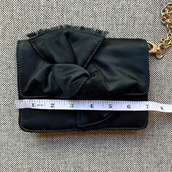 ♟️ Y2K Vintage Circa 2004 Wristlet with Gold Chain handle ✨ - Picture 12 of 15